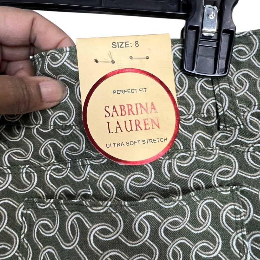 NWT - Sabrina Lauren Women's Olive Green Geometric Print Shorts - Size 8 - Picture 3 of 7